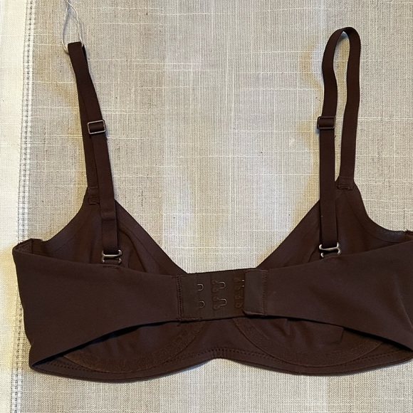 Skims Bra 30D - Fits Everybody Unlined Demi - Espresso - Picture 2 of 4